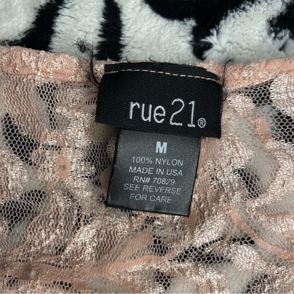 Pink Rue 21 Top - Picture 3 of 4